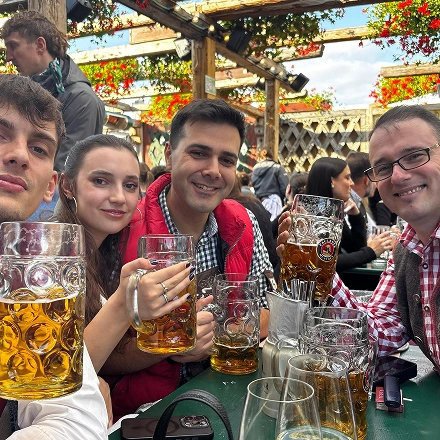 aalc-gemeinsam-auf-der-wiesn-img (2)